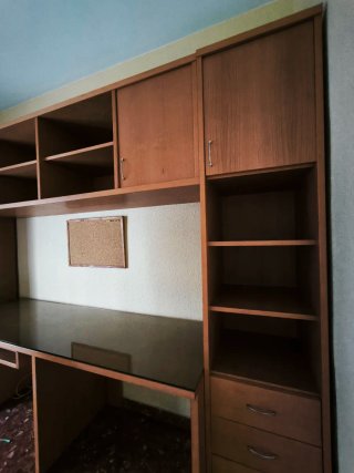 Mueble de despacho con escritorio integrado