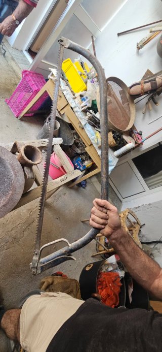 Tijeras de podar y serrucho