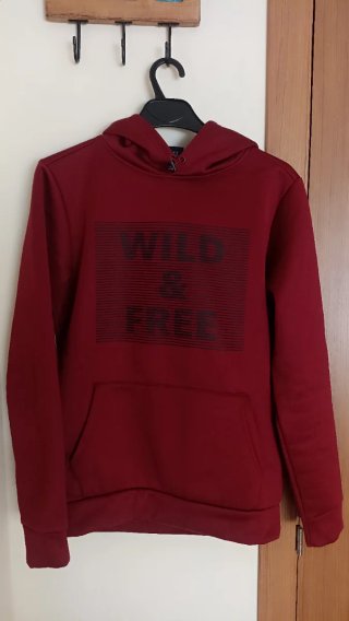 Sudadera granate con capucha WILD & FREE