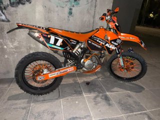 Moto de Motocross KTM Naranja y Negra