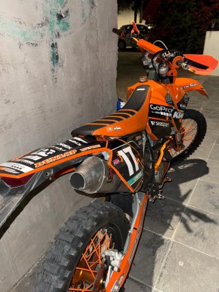 Moto de Motocross KTM Naranja y Negra
