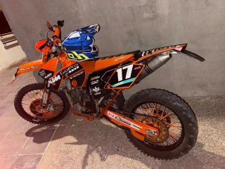 Moto de Motocross KTM Naranja y Negra