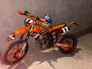 Moto de Motocross KTM Naranja y Negra