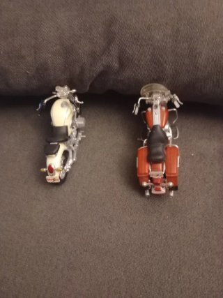 2 Motos de Colección Maisto