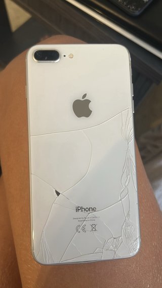 iPhone con pantalla dañada