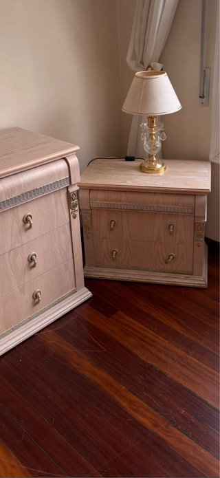 Cómoda y espejo de madera