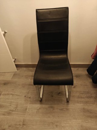 Se venden 6 sillas de comedor,modernas.