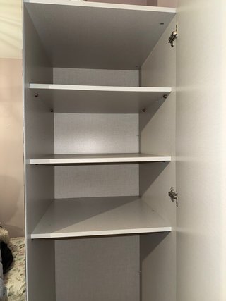 Armario blanco con espejo