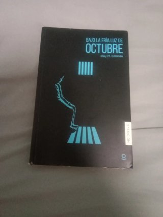 Bajo la fría luz de octubre