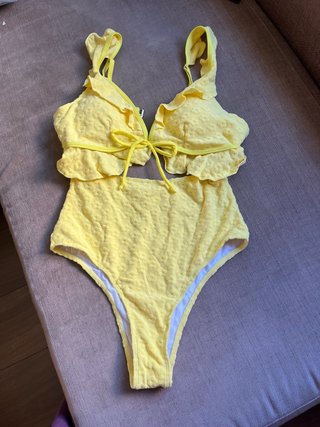Bañador Amarillo con Volantes