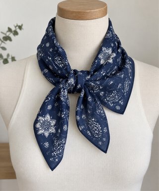 Pañuelo Mango azul marino estampado bandana