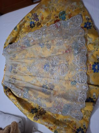 Traje de Fallera Dorado con Bordados