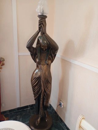Lámpara de pie figura mujer egipcia 188ctms