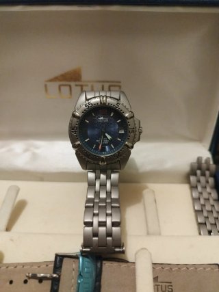 Reloj Lotus 15134 Plateado y azul con accesorios.