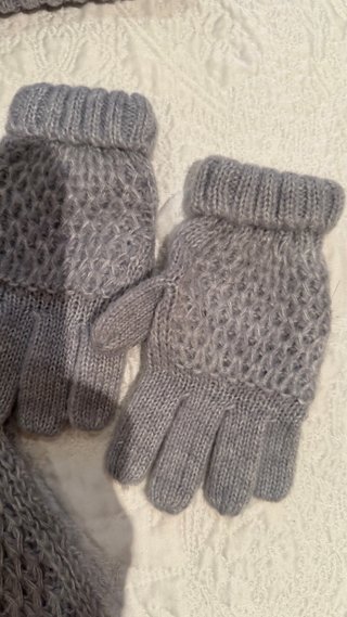 Conjunto de Gorro, Bufanda y Guantes Gris