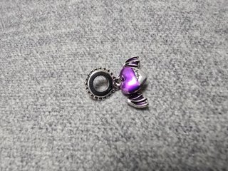 Charm Corazón Alas Murciélago Morado