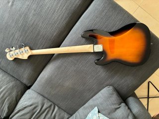 Bajo Eléctrico Squier Sonic 4 Cuerdas Sunburst