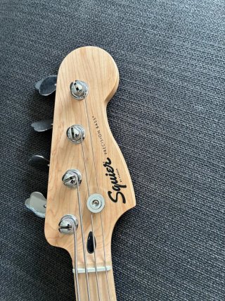 Bajo Eléctrico Squier Sonic 4 Cuerdas Sunburst