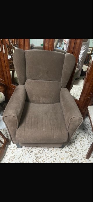 Sofá de tela marrón