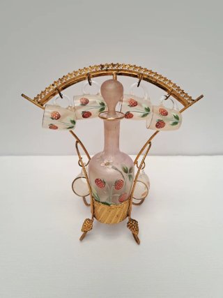 Licorera antigua con soporte y vasitos