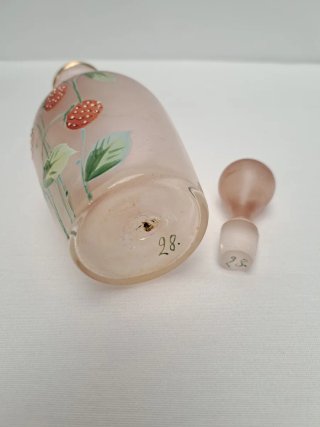 Licorera antigua con soporte y vasitos