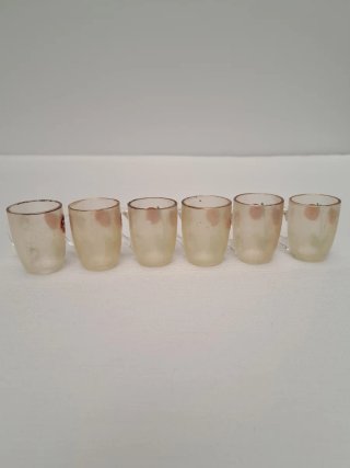 Licorera antigua con soporte y vasitos