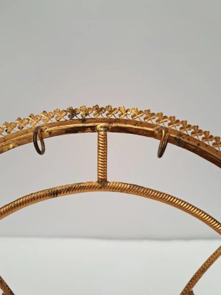 Licorera antigua con soporte y vasitos