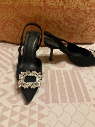 Zapatos de fiesta negros con pedrería