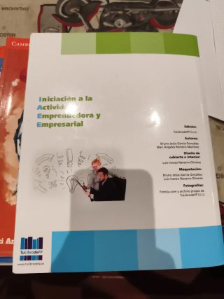 Iniciación a la actividad emprendedora y empres...