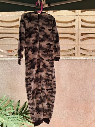 Pijama mono camuflaje niño talla 158 y 140