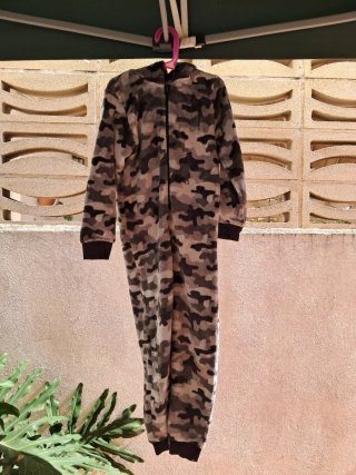 Pijama mono camuflaje niño talla 158 y 140