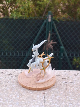 Figura Pokémon Arceus Edición Reserva