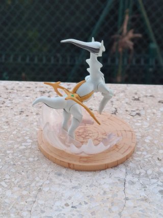 Figura Pokémon Arceus Edición Reserva