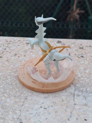 Figura Pokémon Arceus Edición Reserva
