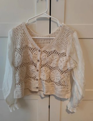 Blusa blanca crochet manga larga