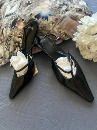 Zapatos Mango tacón bajo piel negros