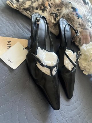 Zapatos Mango tacón bajo piel negros