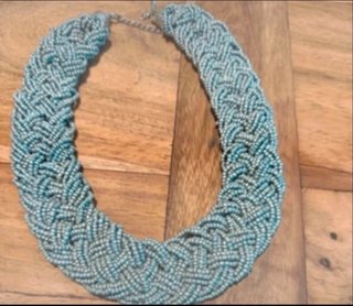 Collar zara piedrecitas gris