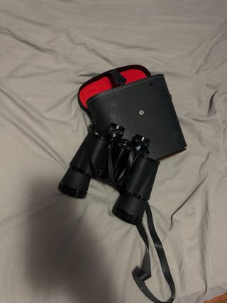 Prismáticos antiguos con funda