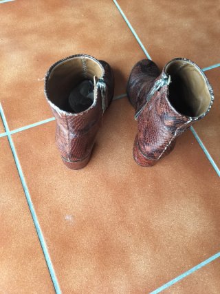 Botines marrones efecto piel serpiente