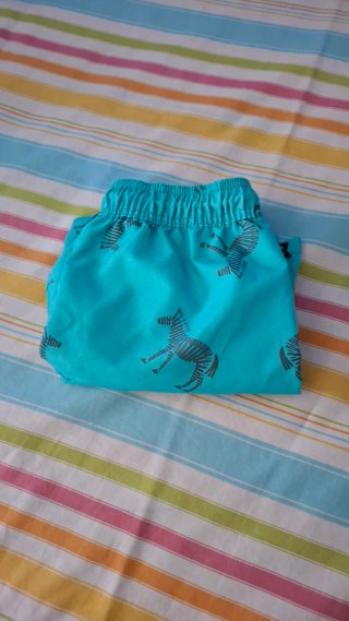 Bañador de niño azul con estampado