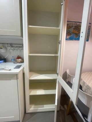 Armario auxiliar blanco roto con vitrina