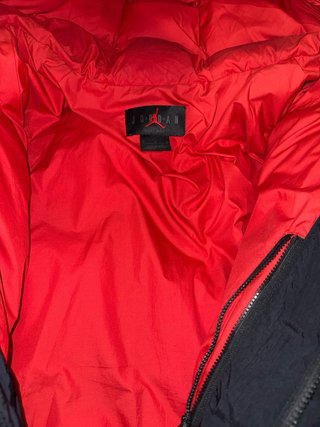 Chaqueta Jordan Plumas Negra y Roja