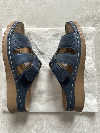 Sandalias azules y marrones talla 38