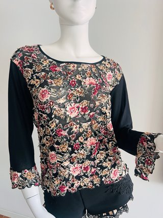 Camiseta Berel Floral en Relieve Talla L