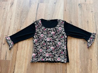 Camiseta Berel Floral en Relieve Talla L