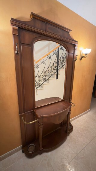 Recibidor madera antiguo con espejo