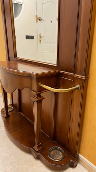 Recibidor madera antiguo con espejo