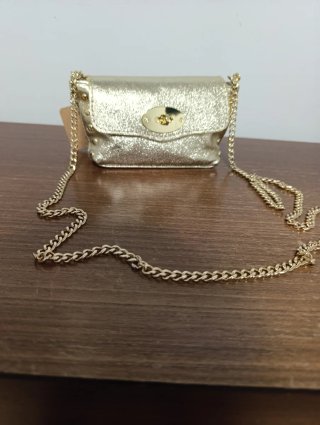Mini bolso dorado Garbo con cadena