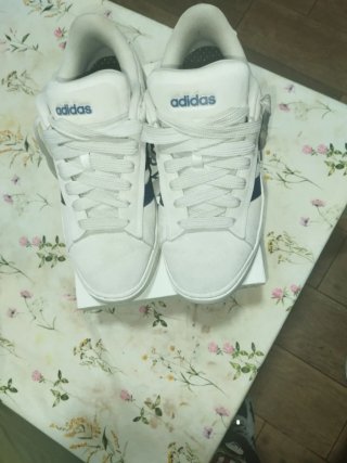 Botines Adidas blancos y azules